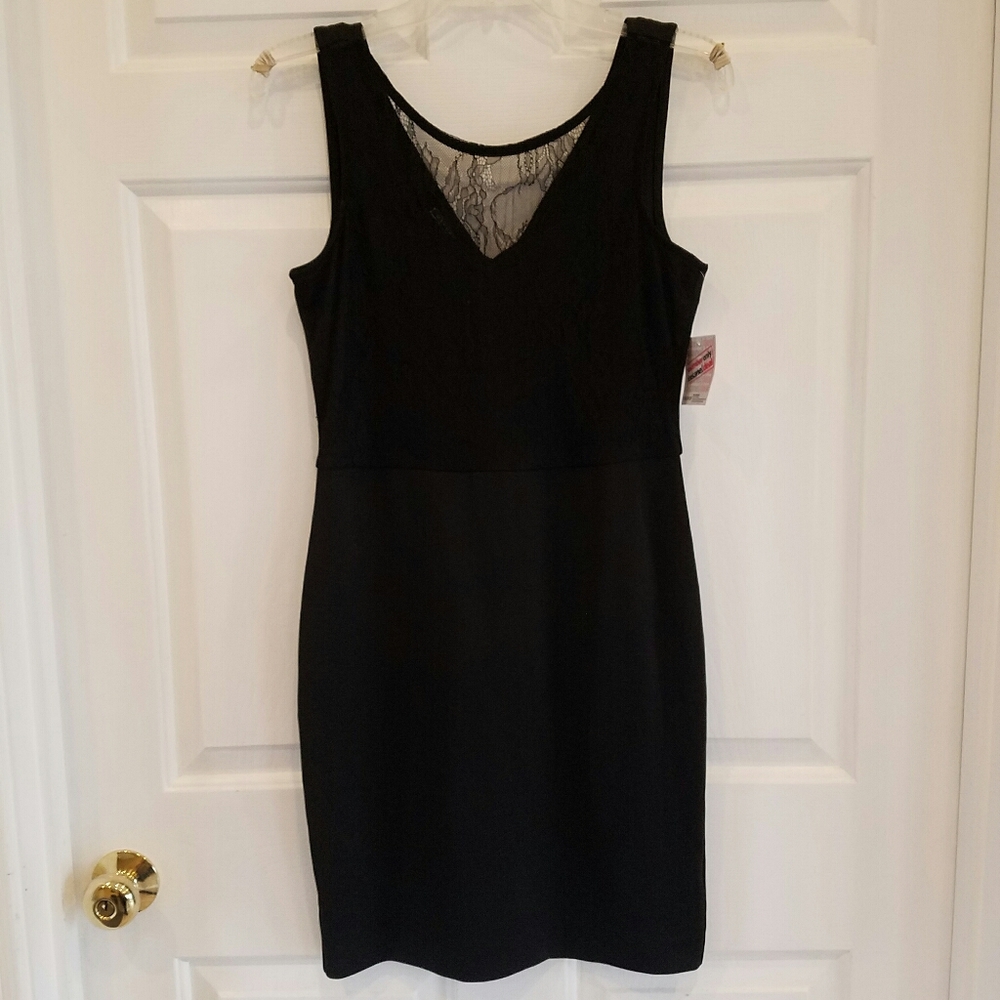 Metaphor/sleeveless black dress w/lace